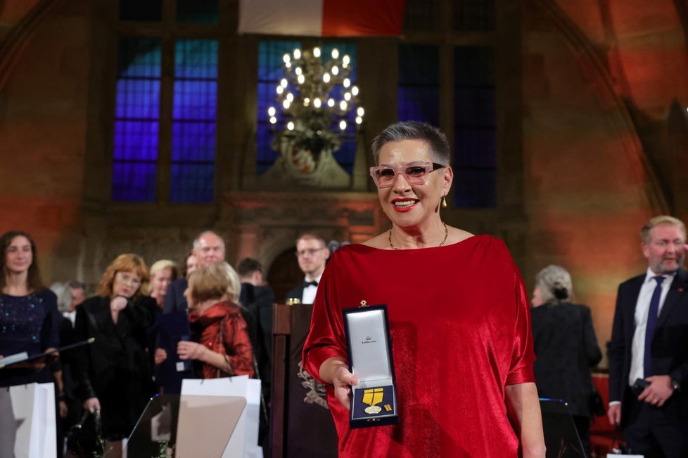 Operní pěvkyně Dagmar Pecková obdržela od prezidenta Petra Pavla státní vyznamenání. (28.10.2024) Operní pěvkyně Dagmar Pecková obdržela od prezidenta Petra Pavla státní vyznamenání. (28.10.2024)