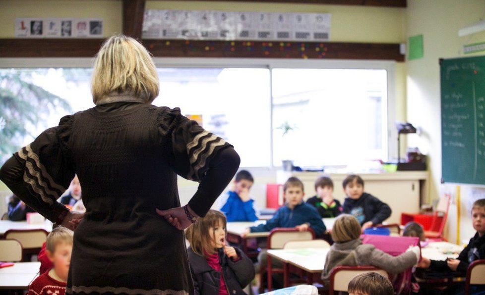 Už takřka tři roky platí novela školského zákona, podle níž děti se speciálními vzdělávacími potřebami míří na běžné základky. A ve školách už se s tzv. inkluzí potýkají šesté pololetí v řadě. (ilustrační snímek)