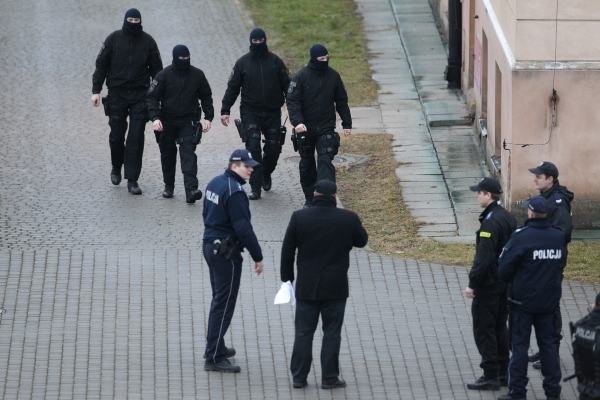 Policejní manévry v Polsku kvůli Trynkiewiczovi.