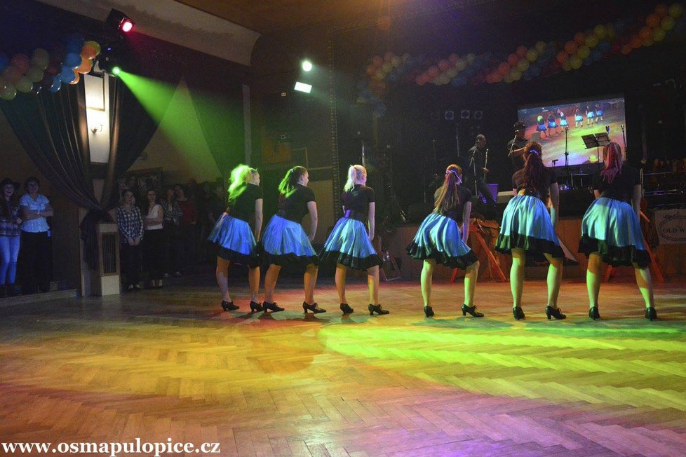 Děvčata z country spolku vystupovala na různých akcích. V souboru jsou tanečnice různého věku a průběžně se obměňují.