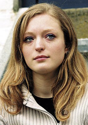 Sabine Dardenne - jedna z přeživších. Svědčila proti Dutroxovi v polovině 90. let.