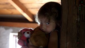 Už desítky dětí nepřežily domácí týrání: Problémem je i přehlížení okolím! Odborníci nabízí pomocnou ruku