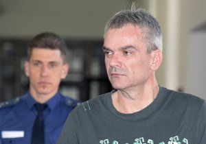 Jaromír Šmídek si odsedí 28 let za vraždu 21letého muže a zneužití dítěte