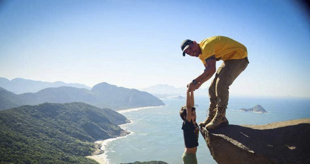 Na brazilském balvanu Pedra Do Telégrafo stačí šikovný úhel a máte fotku k nezaplacení.