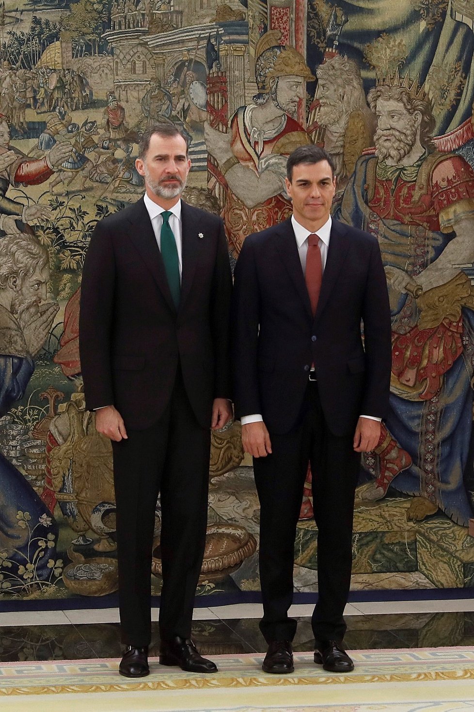 Španělský král Felipe VI. a nový španělský premiér Pedro Sánchez.