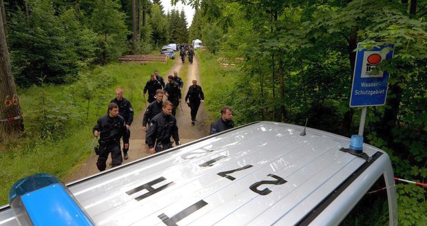 Rakouskem otřásá vražda dívky (†16). Do křoví ji pohodil syrský uprchlík, tvrdí policie. (ilustrační foto)