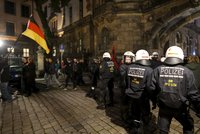 Velké zatýkání v Německu: Extremisté plánovali útok na běžence