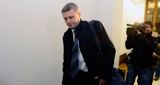 Roman Pekárek odchází od odvolacího soudu.