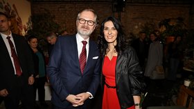 Pekarová Adamová s premiérem Petrem Fialou na křtu své knihy (12.11.2025)