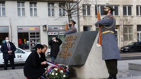 Předsedkyně Sněmovny Markéta Pekarová Adamová (TOP09) se slovenským předsedou Sněmovny Borisem Kollárem u památníku Tomáše Garrigue Masaryka a Milana Rastislava Štefánika během své návštěvy na Slovensku (17.1.2022)