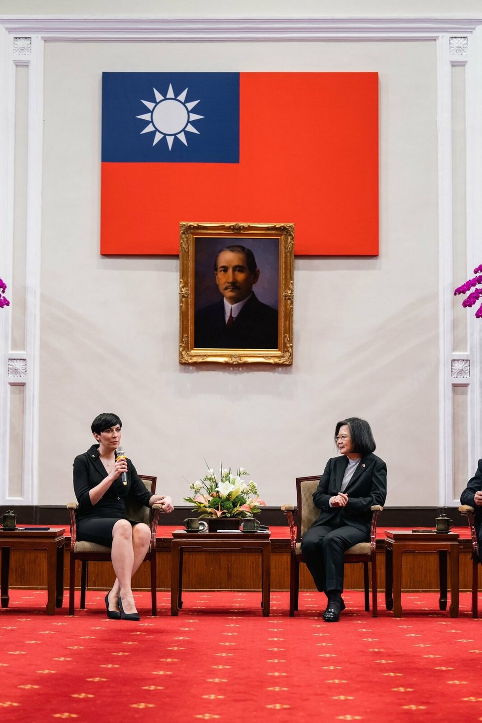 Předsedkyně Sněmovny Markéta Pekarová Adamová (TOP09) s tchaj-wanskou prezidentkou Cchaj Jing-wen (27.3.2023)