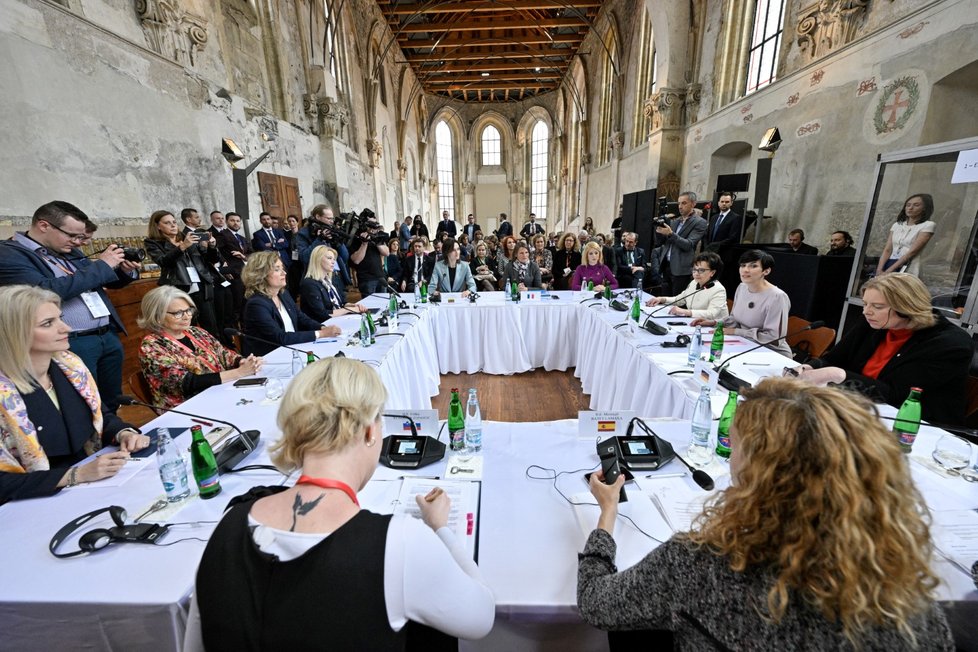 Šéfům parlamentních komor začal program před konferencí zemí EU v Praze. (23. 4. 2023)