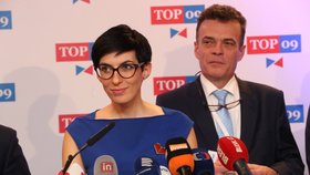 Nová předsedkyně Markéta Pekarová Adamová a 1. místopředseda Tomáš Czernin na tiskové konferenci, kde se představovalo nejužší vedení TOP 09 (24.11.2019)