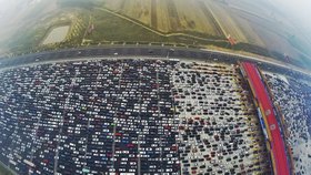 Dopravní kolaps v čínském Pekingu.