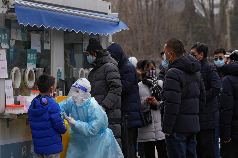 Testování na koronavirus v Pekingu (19. 1. 2022)