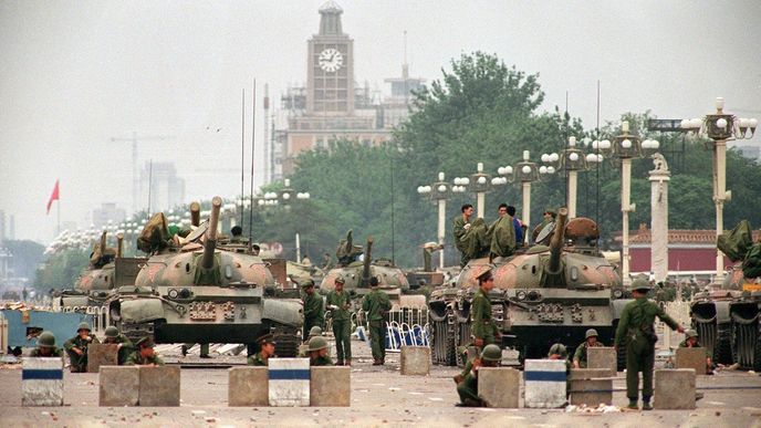 Demonstrace na Náměstí Nebeského klidu v čínském Pekingu se v červnu 1989 změnila v jatka. Proti demonstrantům vyjela armáda