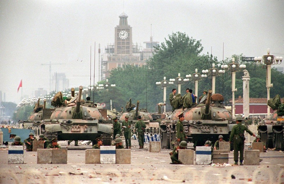 Demonstrace na Náměstí Nebeského klidu v čínském Pekingu se v červnu 1989 změnila v jatka. Proti demonstrantům vyjela armáda