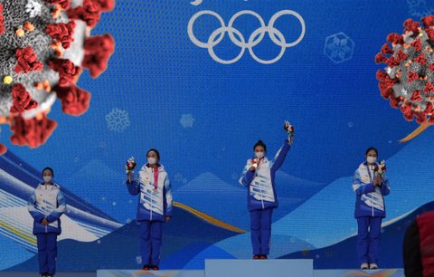 Pro medaili „nahoře bez“. Olympionici v Pekingu smí sundat roušky na stupních vítězů