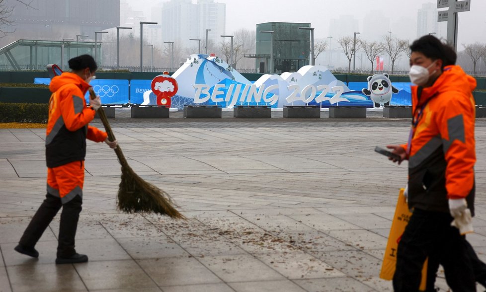 Úklid před otevřením tiskového centra v Pekingu.