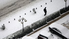 Kvůli vydatné sněhové nadílce museli v okolí Pekingu uzavřít 12 dálnic!