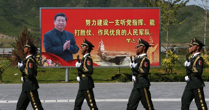 Čína se chce na přehlídce pochlubit svou modernizovanou armádou.