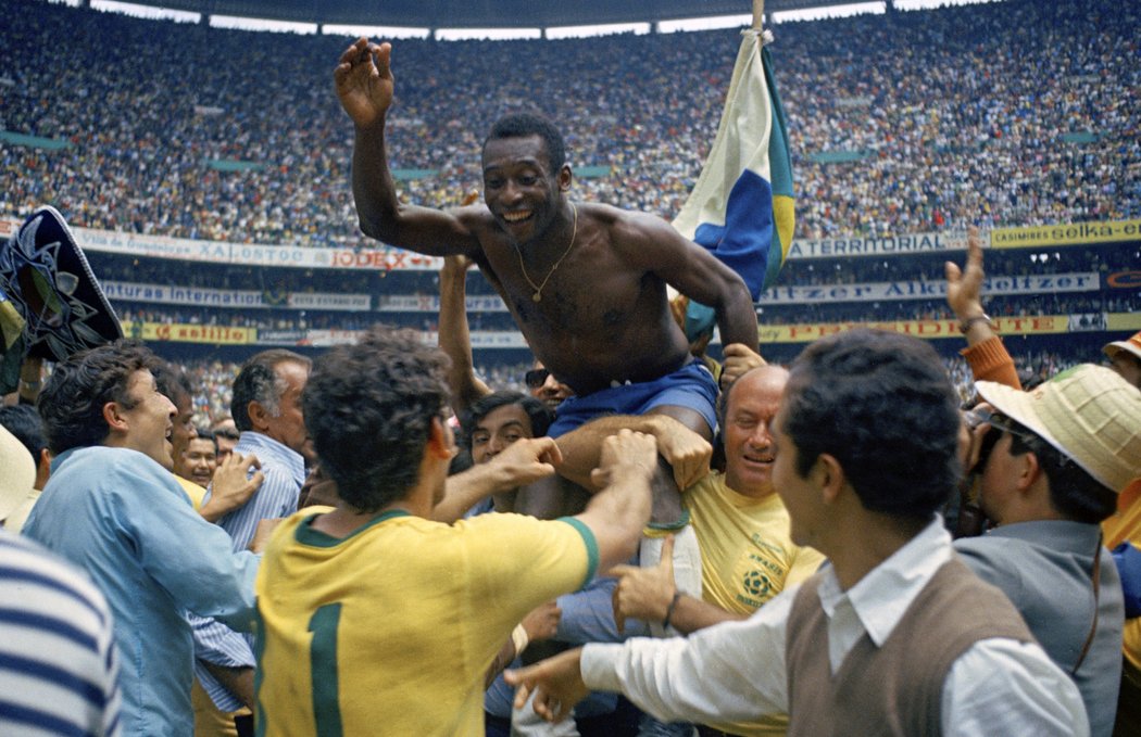 Legendární brazilský fotbalista Pelé zemřel