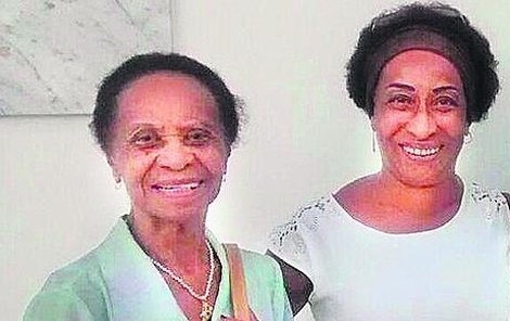 Matka Pelého Celeste Arantes (100) a její dcera Maria Lucia (78).