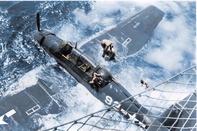 TBF Avenger po poruše motoru z paluby letadlové lodi USS Bataan CVE-29 (13. 3. 1944).