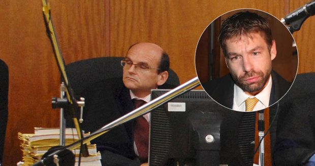 Ministr Pelikán dočasně odvolal vrchního soudce Elischera: Čelí obvinění z přijímání úplatků