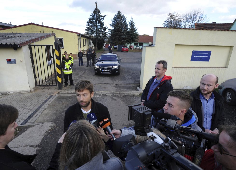 Ministr spravedlnosti Robert Pelikán přijel za uprchlíky do Drahonic.