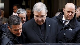 Kardinál George Pell čelí podezření ze zneužívání dětí. Je hlavním finančním poradcem papeže Františka.