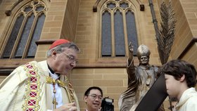 Kardinál George Pell čelí podezření ze zneužívání dětí. Je hlavním finančním poradcem papeže Františka.