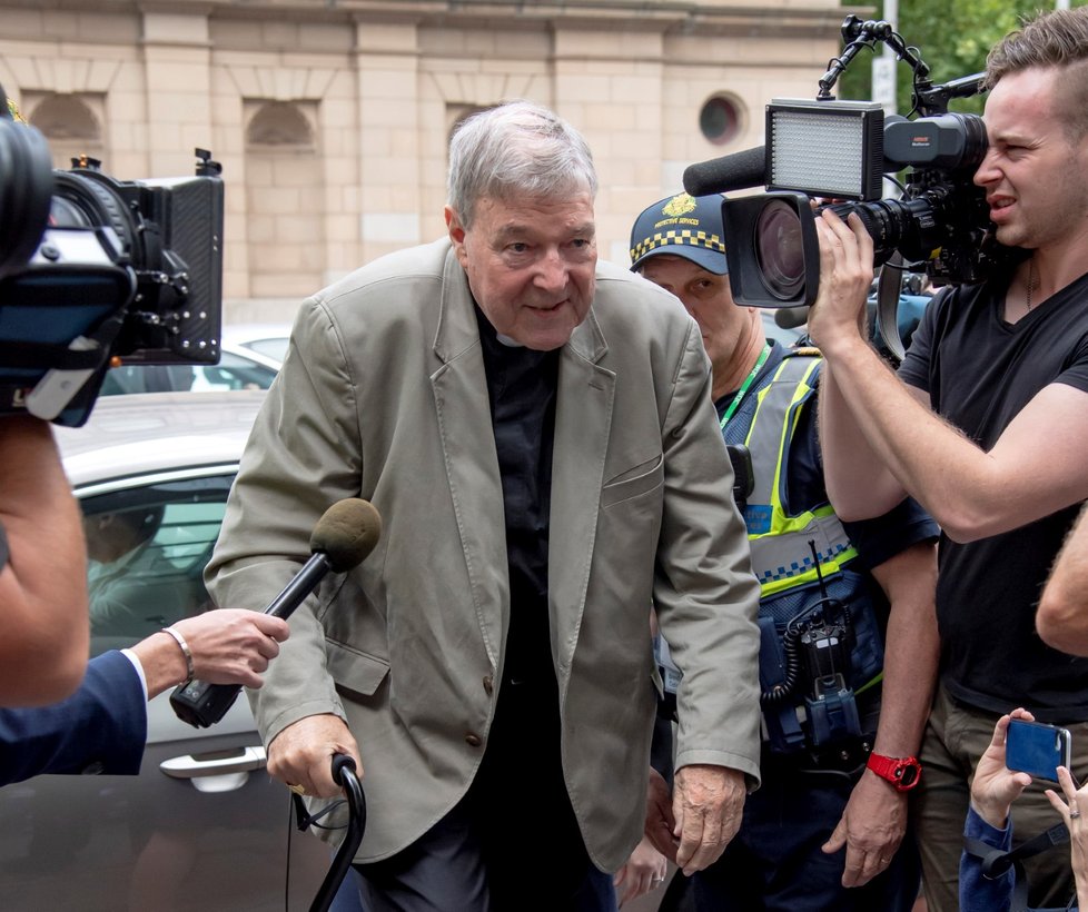 Podle soudu kardinál George Pell zneužíval chlapce. Jde tak o prvního vinného kardinála, který byl blízkým spolupracovníkem papeže.