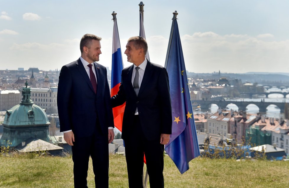 Český premiér Andrej Babiš a slovenský protějšek Peter Pellegrini.