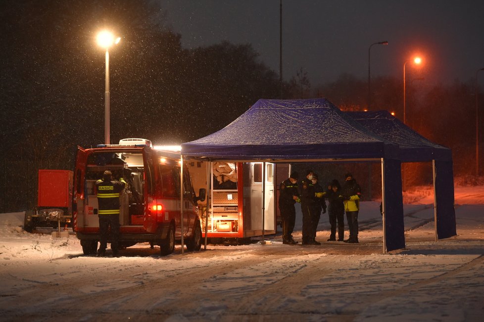 Stavba testovacího místa na covid-19 pro pendlery na hraničním přechodu s Německem v Pomezí nad Ohří na Chebsku (24. 1. 2021)