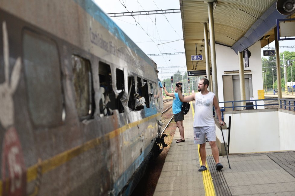 Pendolino, které se ve Studénce srazilo s kamionem, převezli z Bohumína do Prahy