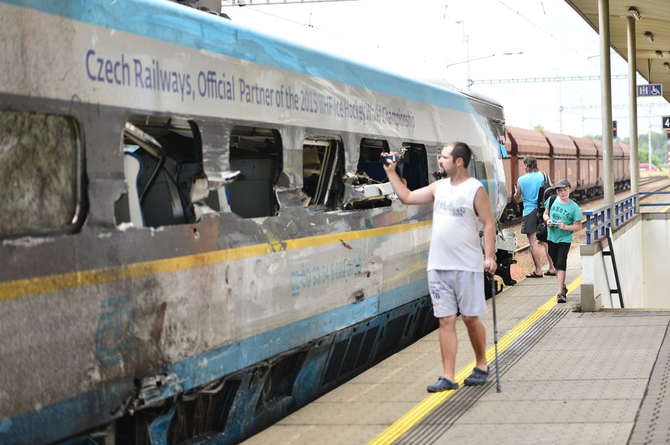 Pendolino, které se ve Studénce srazilo s kamionem, převezli z Bohumína do Prahy