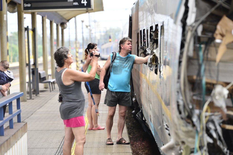 Pendolino, které se ve Studénce srazilo s kamionem, převezli z Bohumína do Prahy.