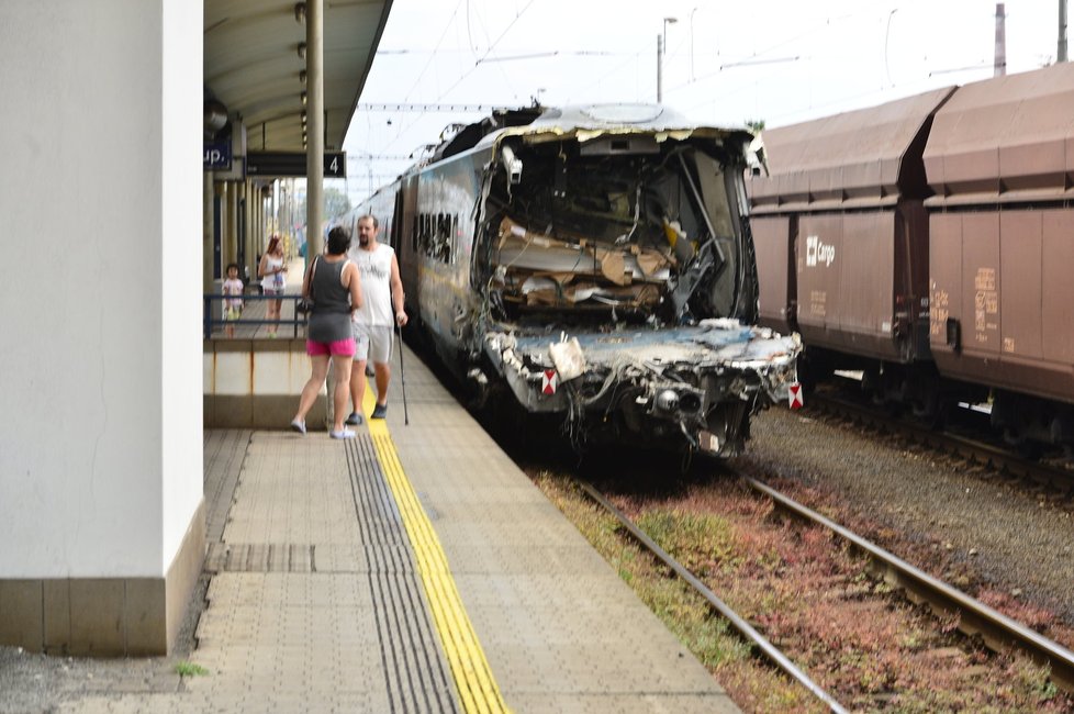 Pendolino, které se ve Studénce srazilo s kamionem, převezli z Bohumína do Prahy.