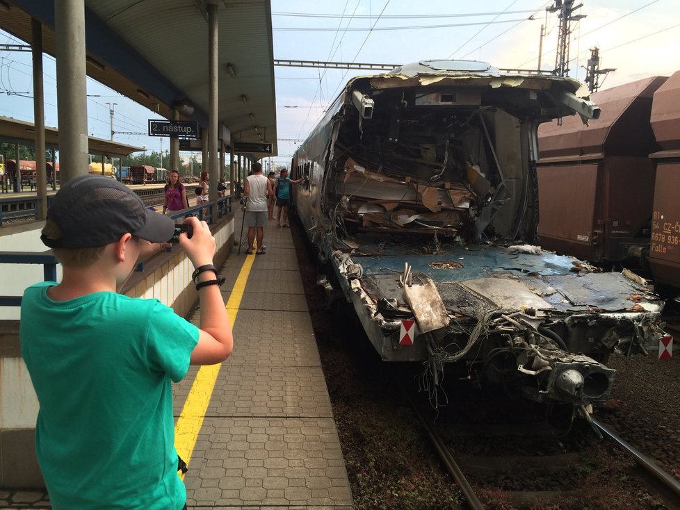 Pendolino, které se ve Studénce srazilo s kamionem, převezli z Bohumína do Prahy