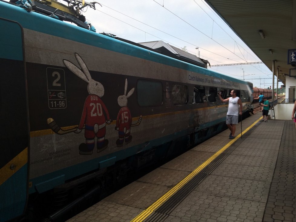 Pendolino, které se ve Studénce srazilo s kamionem, převezli z Bohumína do Prahy