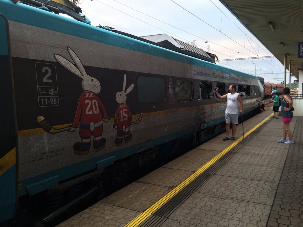 Pendolino, které se ve Studénce srazilo s kamionem, převezli z Bohumína do Prahy