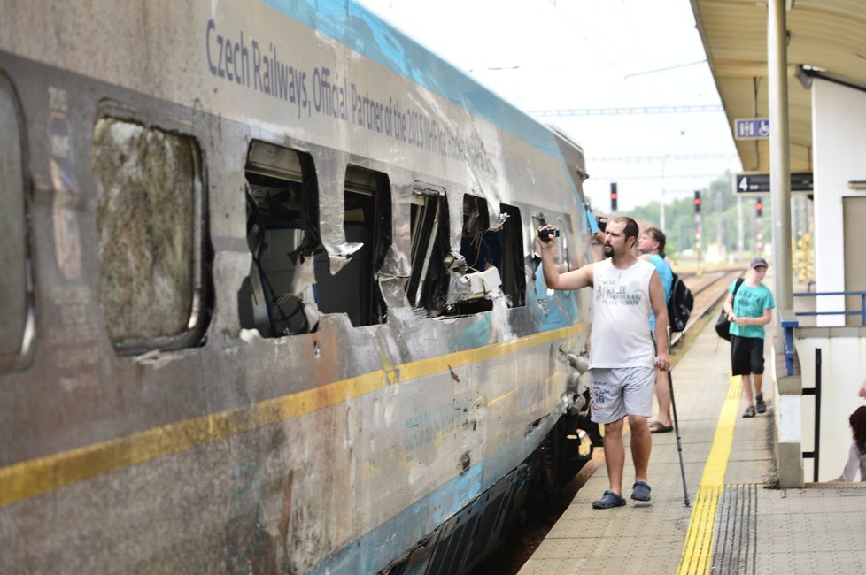 Pendolino, které se ve Studénce srazilo s kamionem, převezli z Bohumína do Prahy