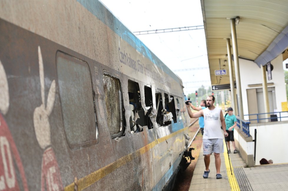 Pendolino, které se ve Studénce srazilo s kamionem, převezli z Bohumína do Prahy