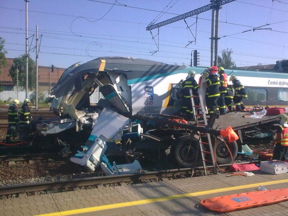 Pendolino je po nehodě zcela zdemolované.