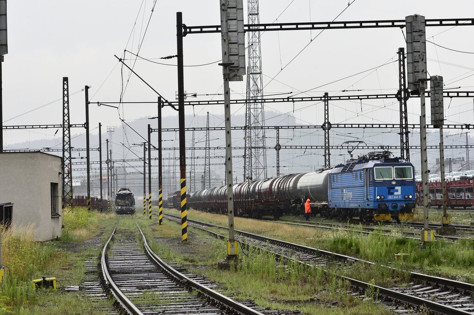 Pendolino zničené při nehodě ve Studénce na cestě do pražského depa.