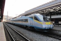 Děsivá sebevražda: Milan přežil skok pod vlak, odjel autem a opodál se oběsil