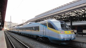 Správa železniční dopravní cesty zvýšila bezpečnostní opatření na českých tratích. (Ilustrační foto)