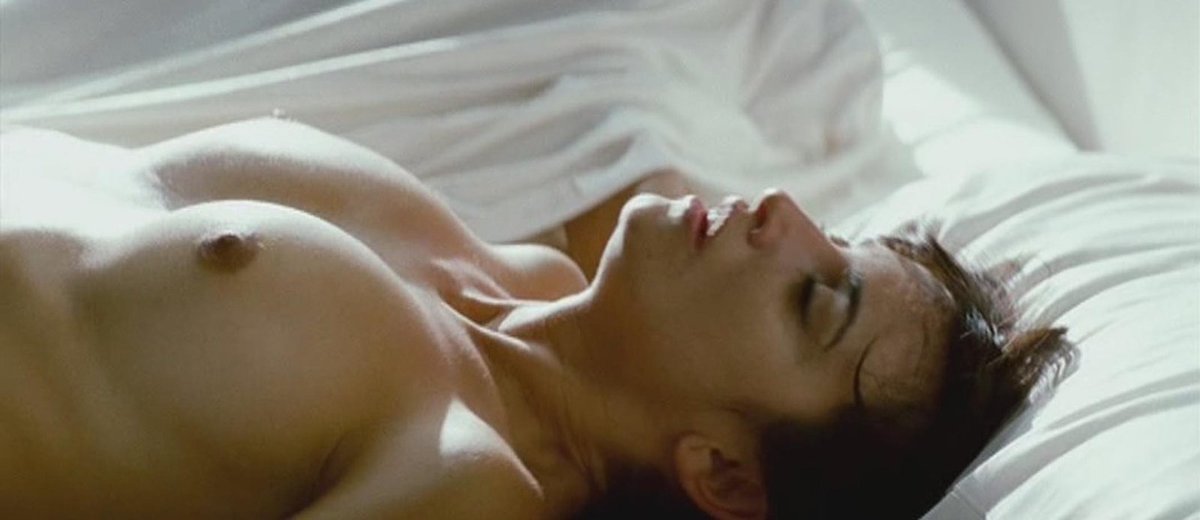 Penélope Cruz (37) - Španělský snímek Broken Embraces (2009, Rozervaná objetí) Pedra Almodóvara posbíral hromadu cen. A žhavá Španělka podpořila svůj talent odhozením zábran a studu. Filmu to jistě prospělo.