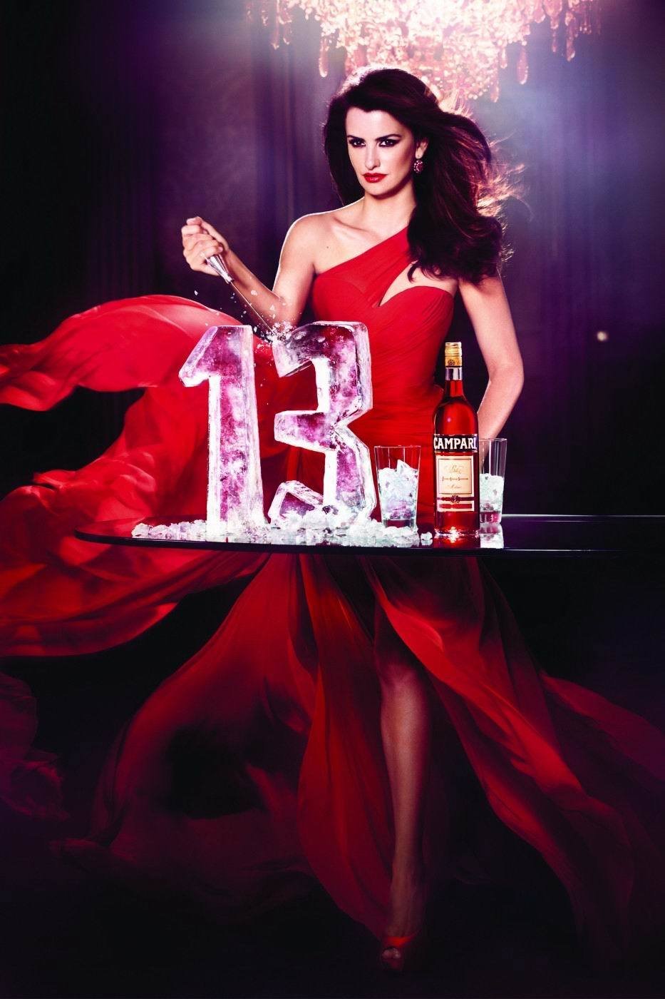 Penélope Cruz v kompletním kalendáři Campari 2013